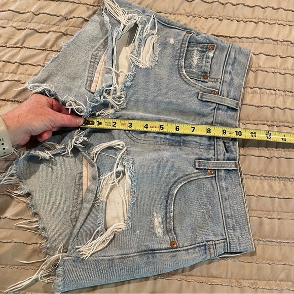 Levi’s 501 Original Fit High Rise Denim Jean Shorts Fault Line 24 Distressed - Picture 10 of 11